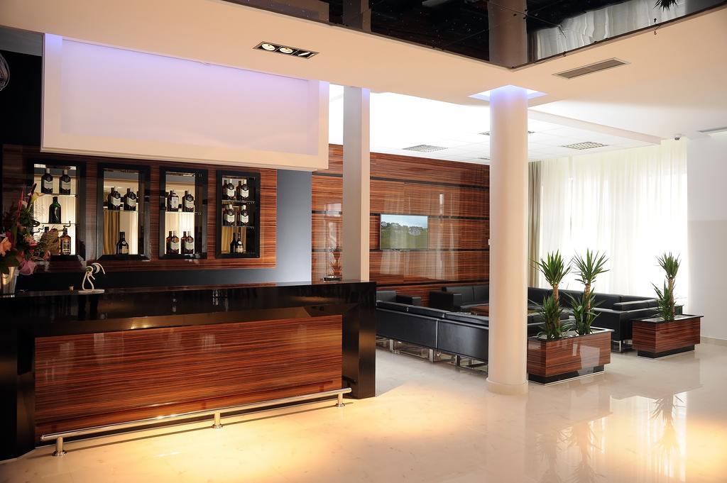 Garni Uni Elita Lux Hotel Ниш Экстерьер фото