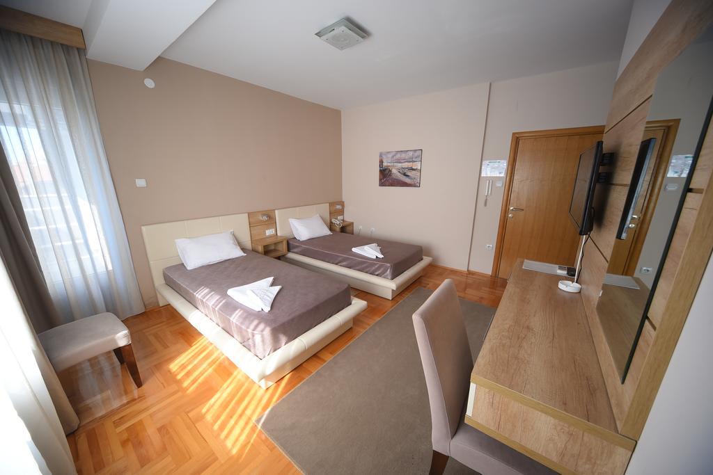 Garni Uni Elita Lux Hotel Ниш Экстерьер фото
