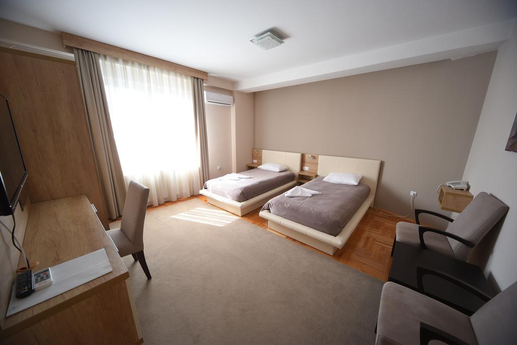 Garni Uni Elita Lux Hotel Ниш Экстерьер фото